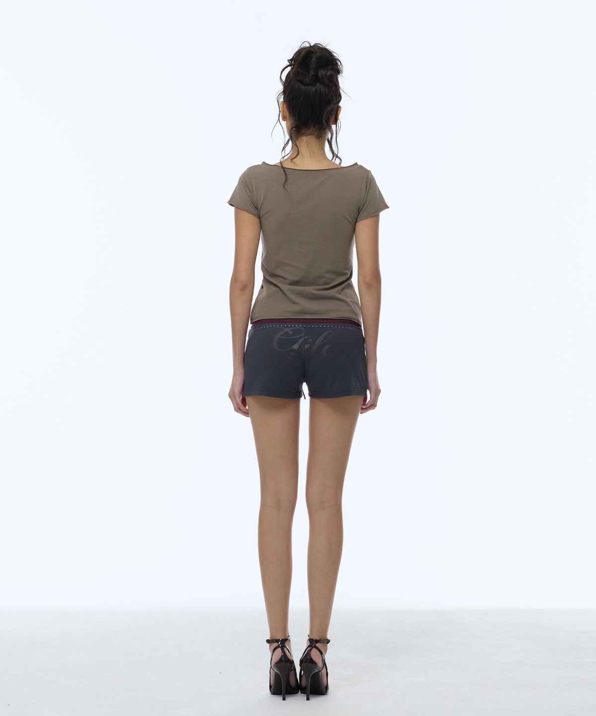 길라아카이브(GILAARCHIVE) SMALL LOGO MICRO SHORTS_CHARCOAL