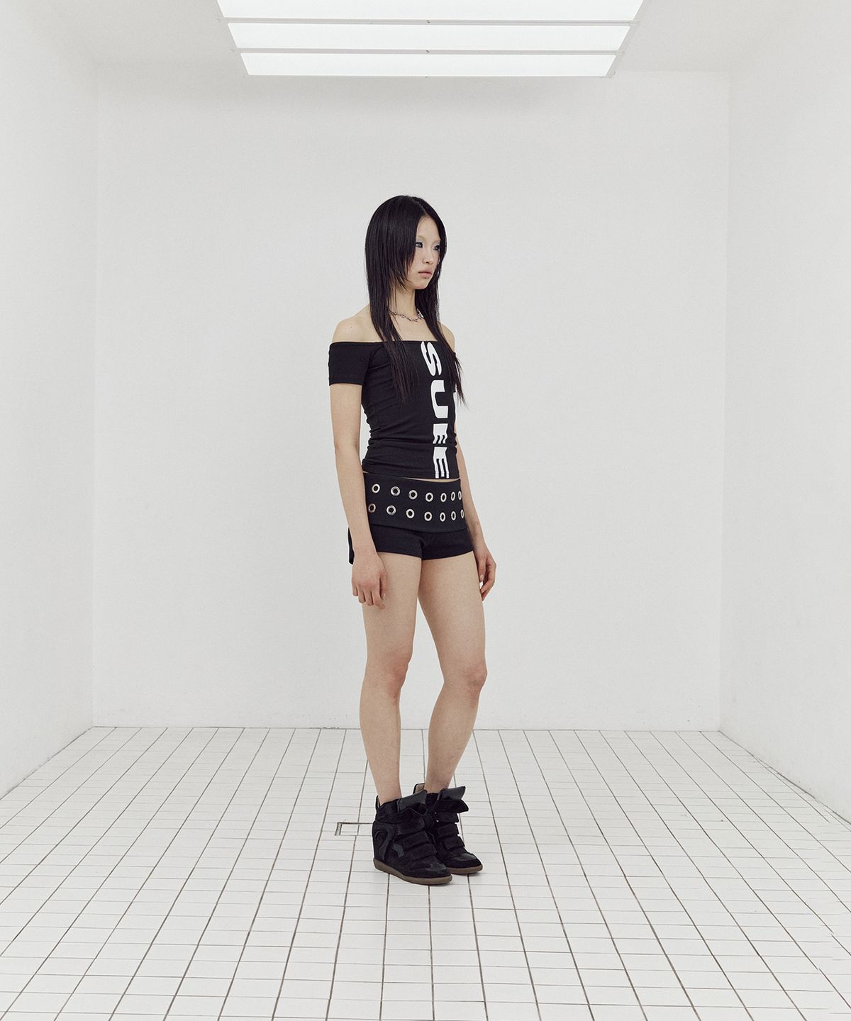 셋업이엑스이(SETUP-EXE) VERTICAL OFF-SHOULDER TOP / BLACK