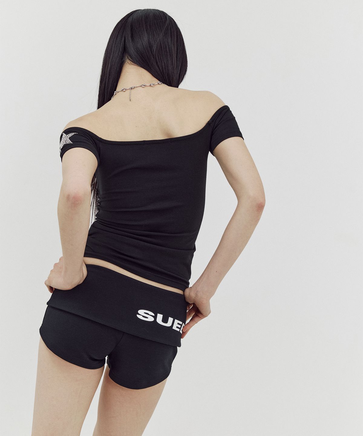 셋업이엑스이(SETUP-EXE) VERTICAL OFF-SHOULDER TOP / BLACK