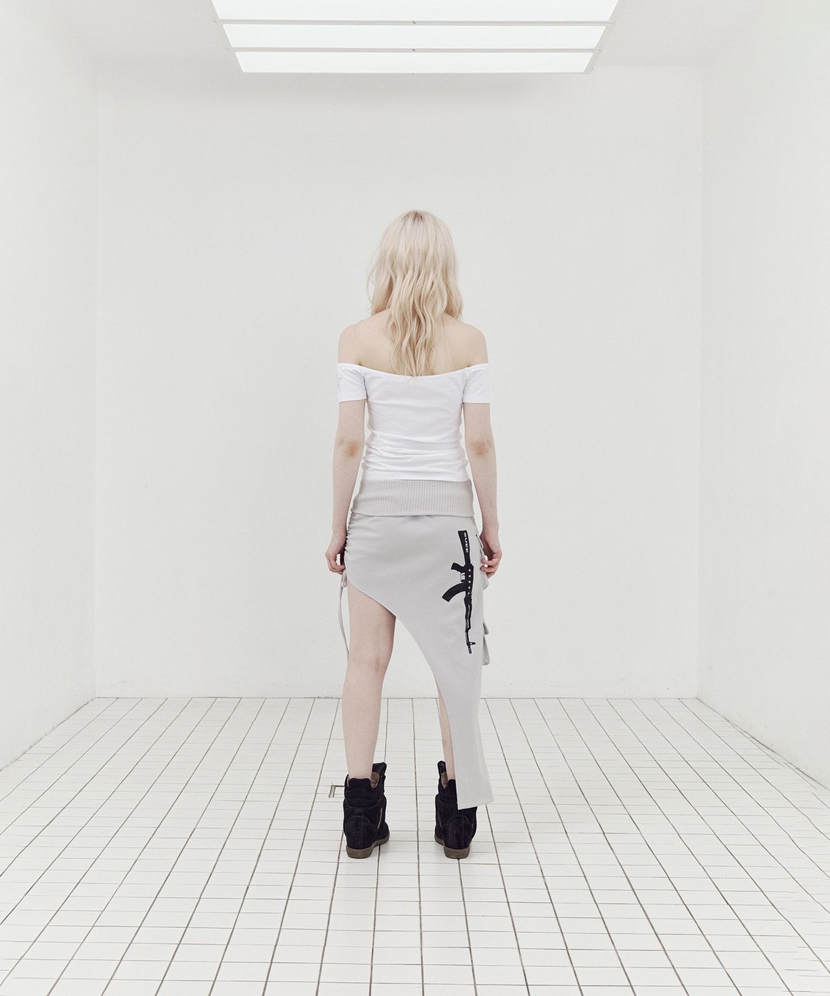 셋업이엑스이(SETUP-EXE) VERTICAL OFF-SHOULDER TOP / WHITE
