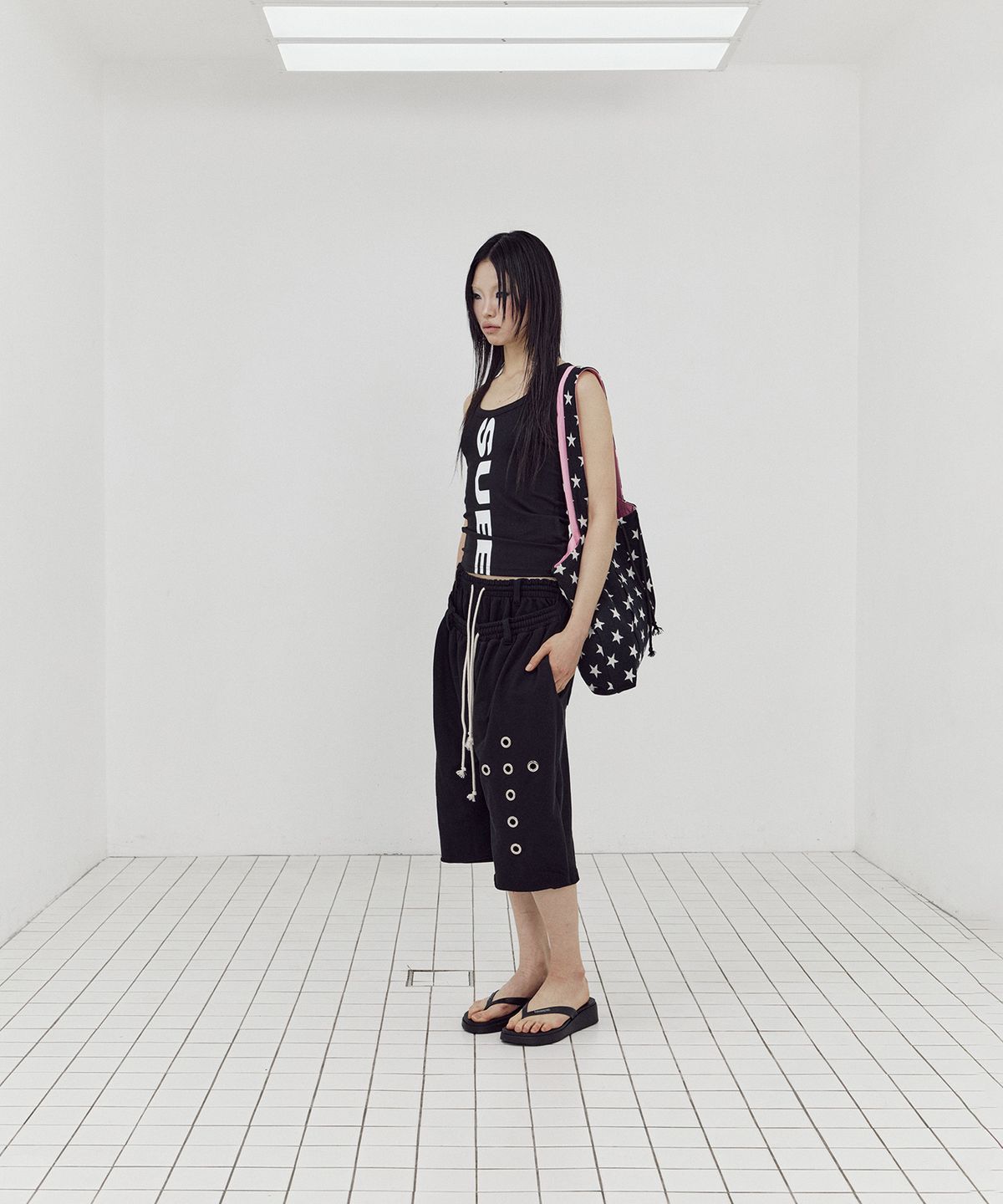 셋업이엑스이(SETUP-EXE) VERTICAL LOGO SLEEVELESS / BLACK