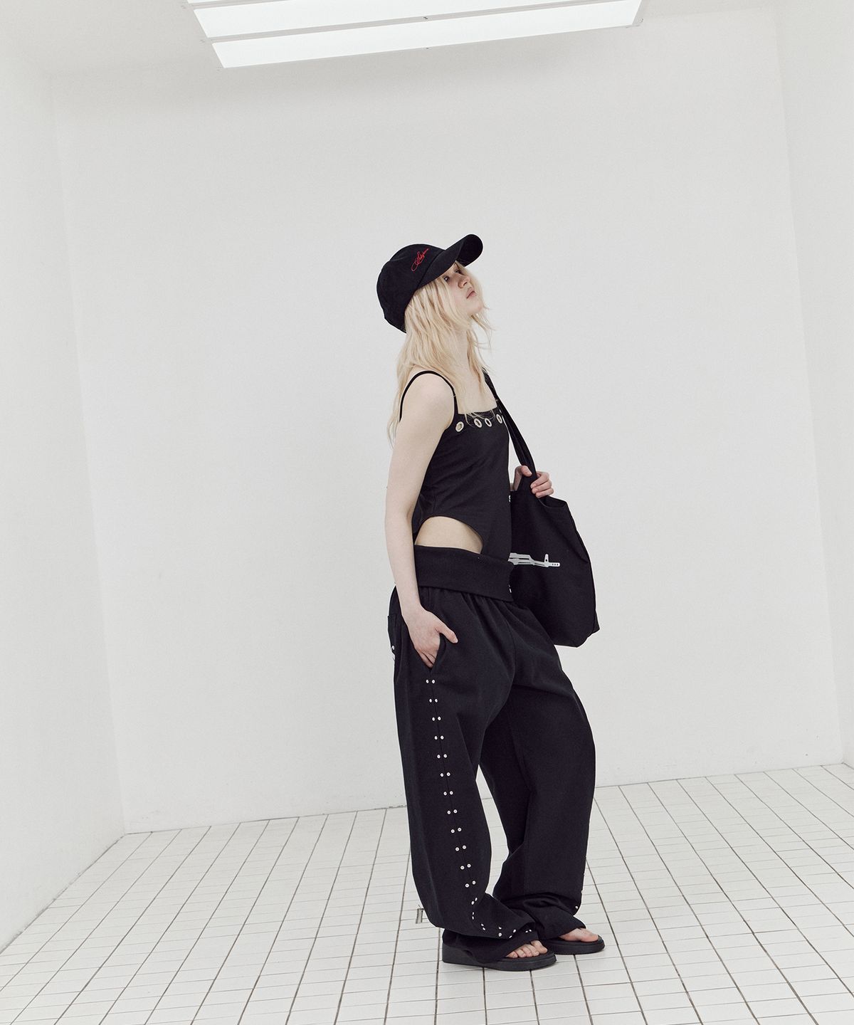 셋업이엑스이(SETUP-EXE) EYELET LOGO BODYSUIT / BLACK