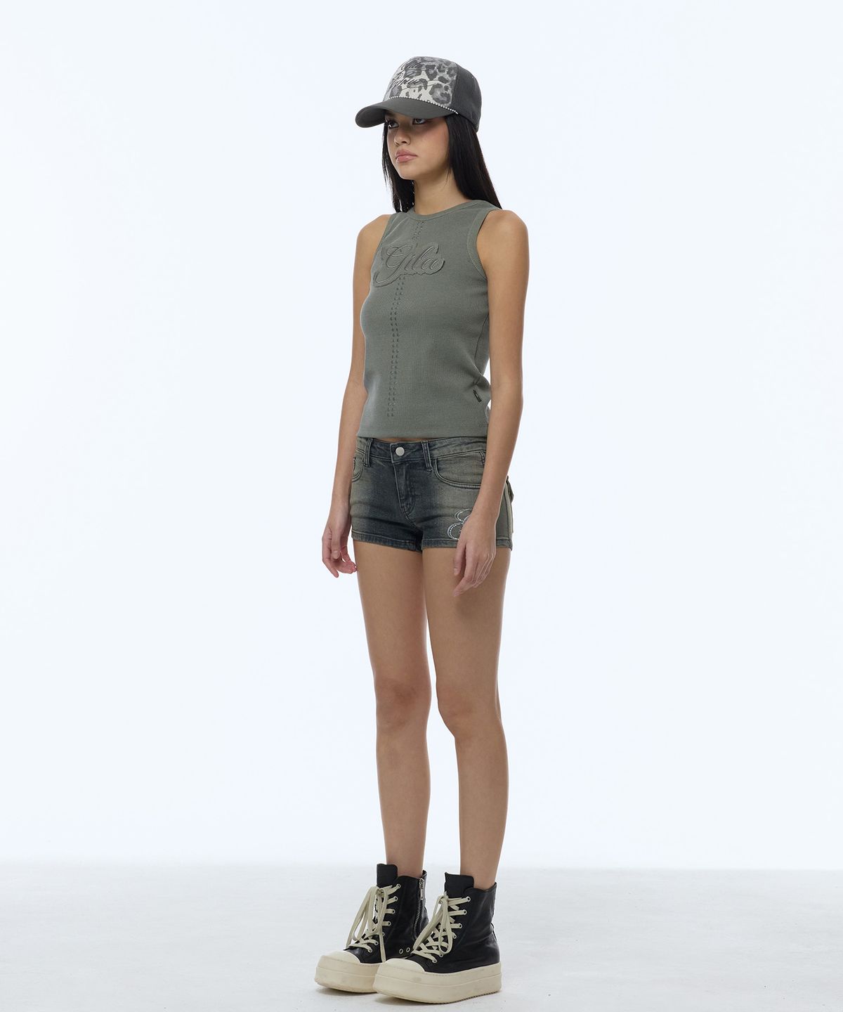길라아카이브(GILAARCHIVE) STUD PATCH LOGO DYED SLEEVELESS_KHAKI