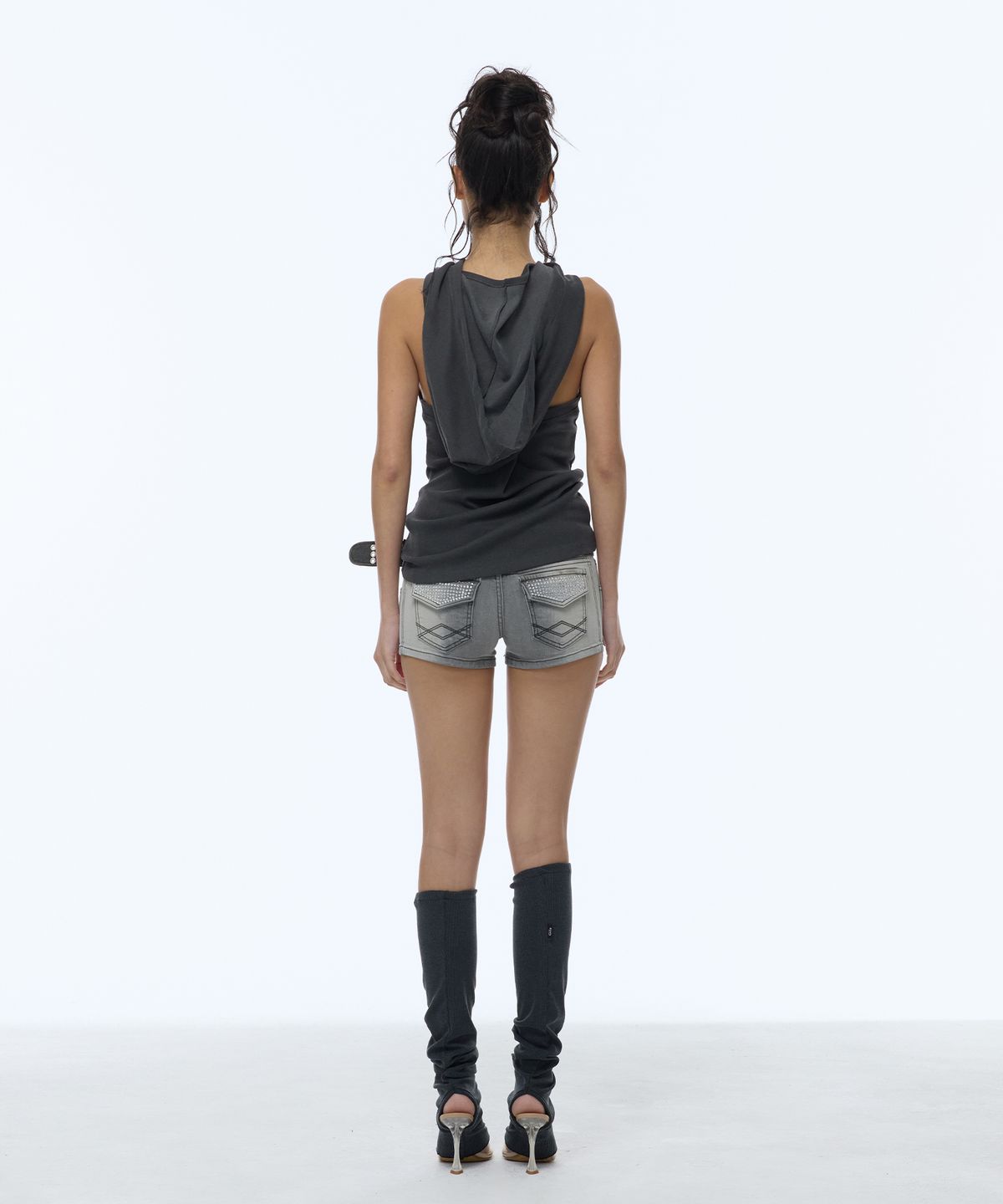 길라아카이브(GILAARCHIVE) BACKLESS COWL HOOD SLEEVELESS_CHARCOAL