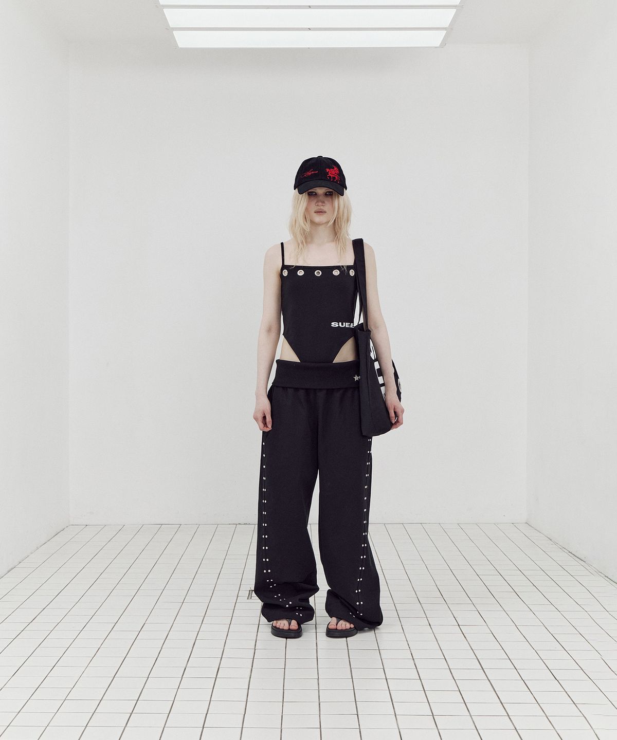 셋업이엑스이(SETUP-EXE) FOLDED WAIST STUD PANTS / BLACK