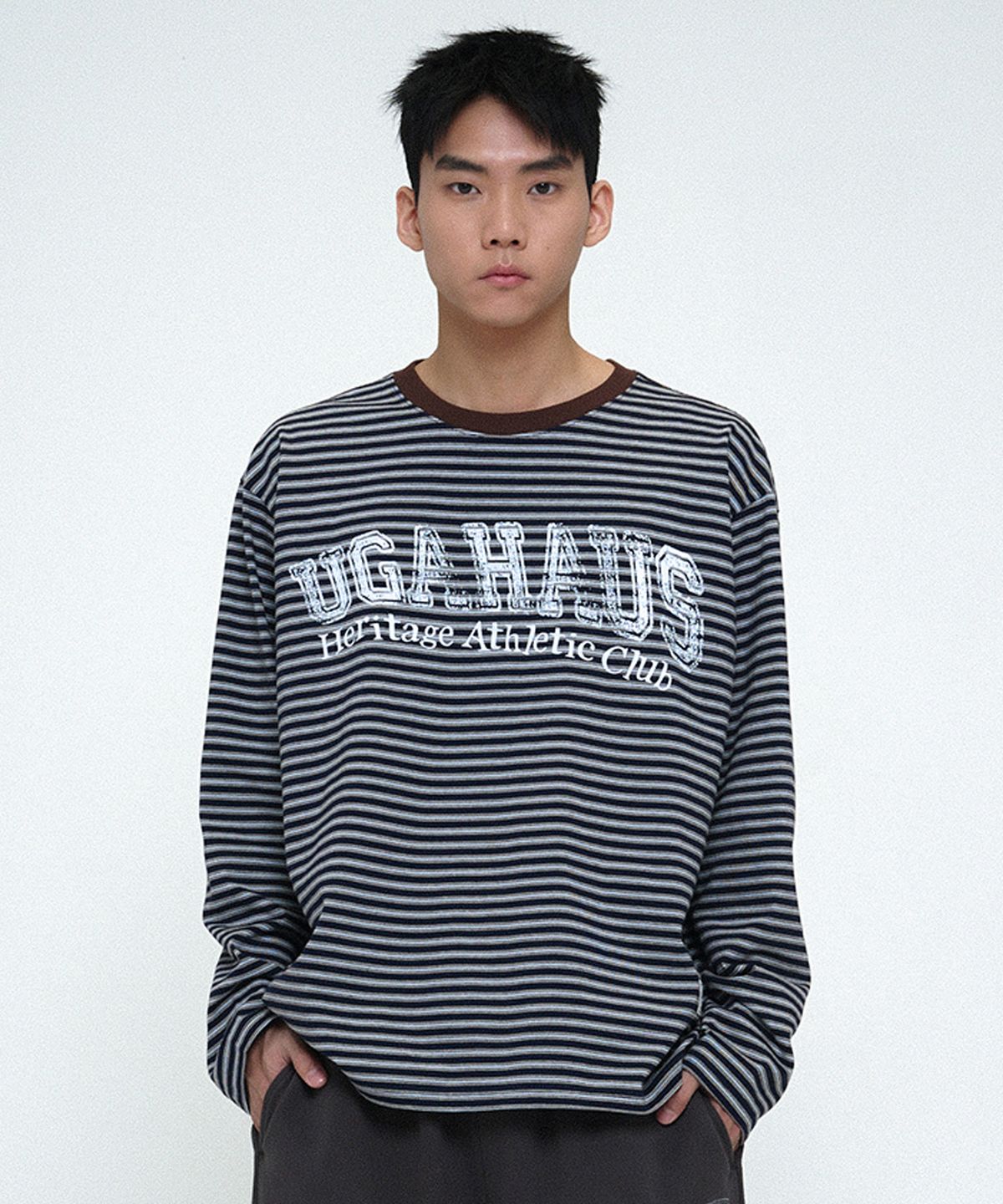 유니버스 가먼트(UNIVERSE GARMENT) 멀티 스트라이프 그래픽 티셔츠_NAVY