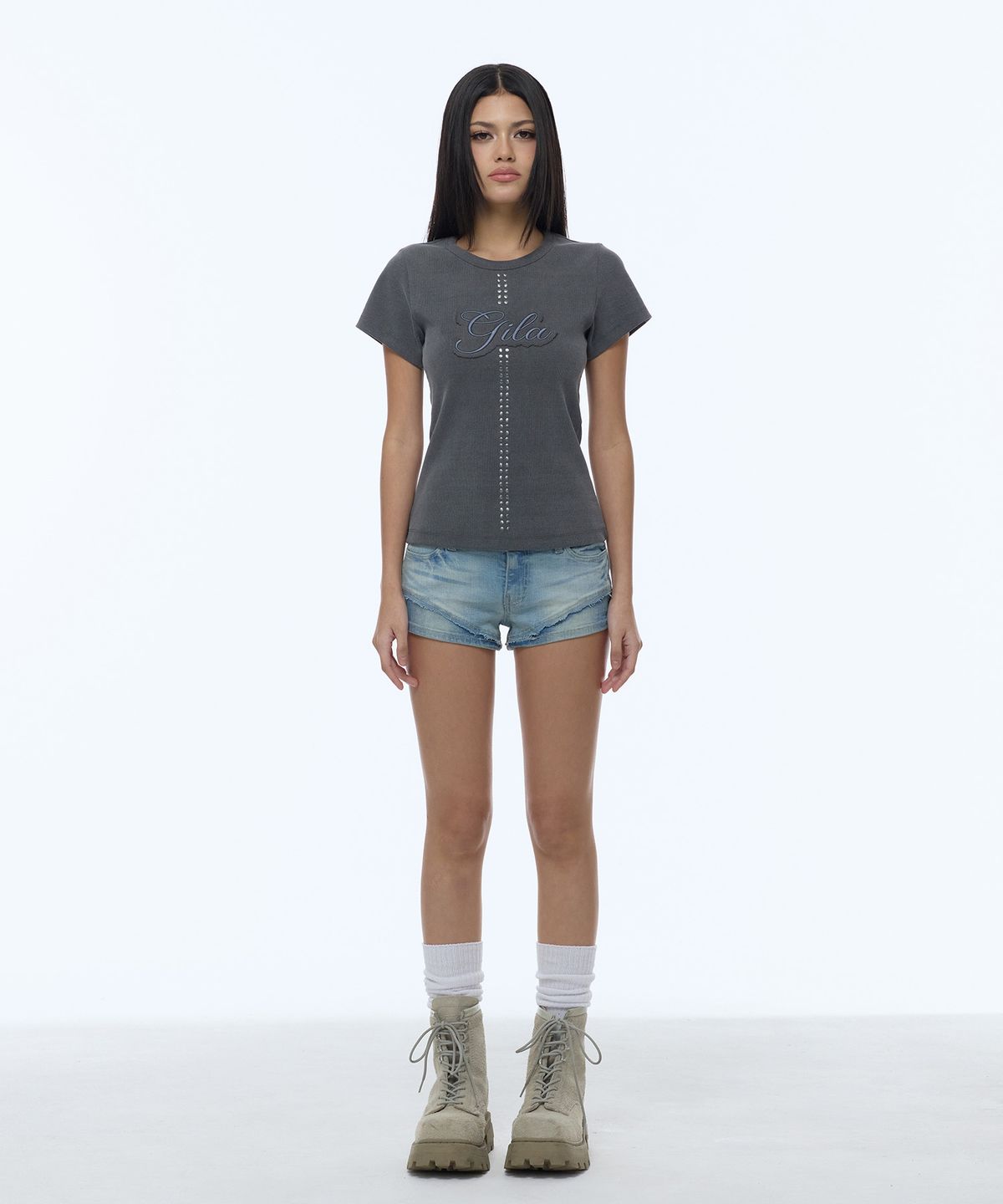 길라아카이브(GILAARCHIVE) STUD PATCH LOGO DYED CROP T-SHIRTS_CHARCOAL