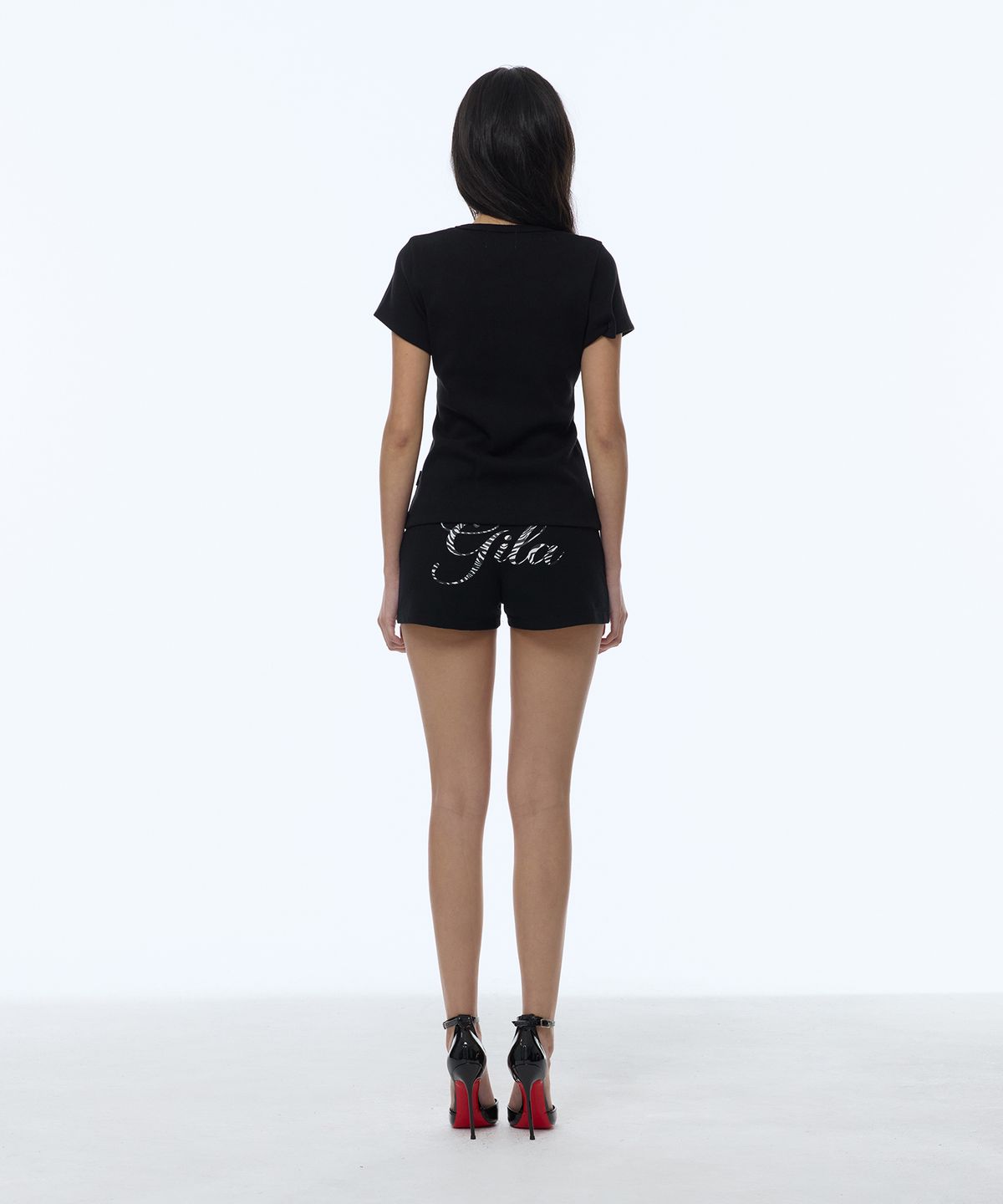 길라아카이브(GILAARCHIVE) STUD PATCH LOGO DYED CROP T-SHIRTS_BLACK