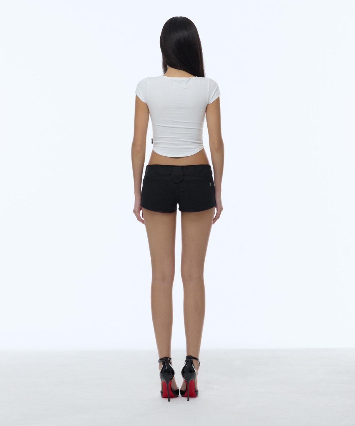 길라아카이브(GILAARCHIVE) LETTERING BUTTON CROP T-SHIRTS_WHITE