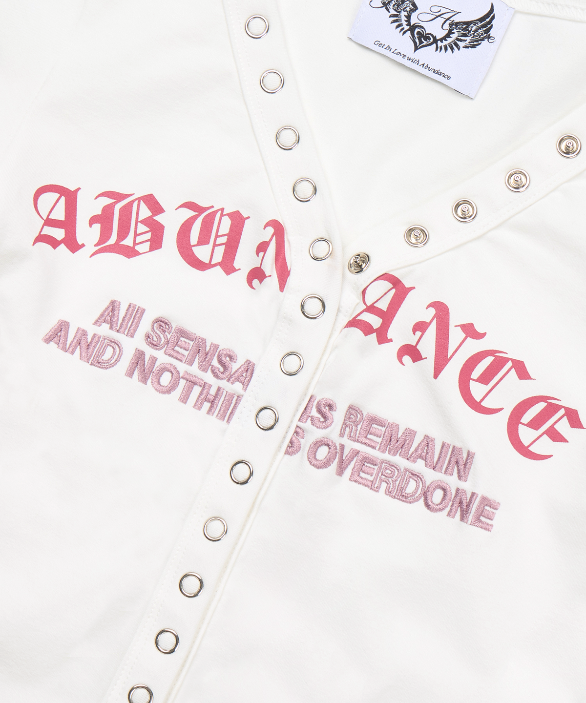 길라아카이브(GILAARCHIVE) LETTERING BUTTON CROP T-SHIRTS_WHITE