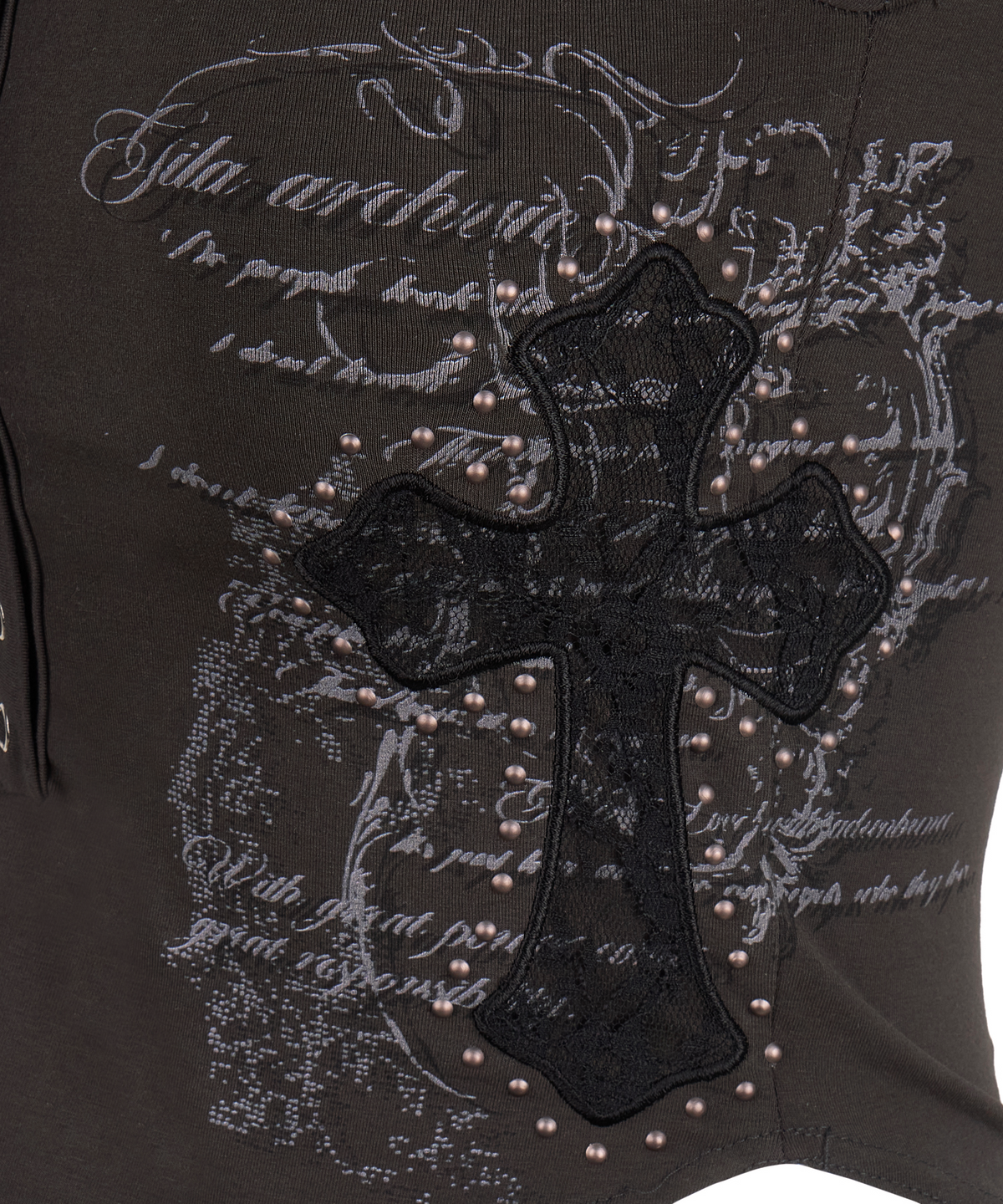 길라아카이브(GILAARCHIVE) LACE CROSS PATCHED BUTTON CROP T-SHIRTS_CHARCOAL