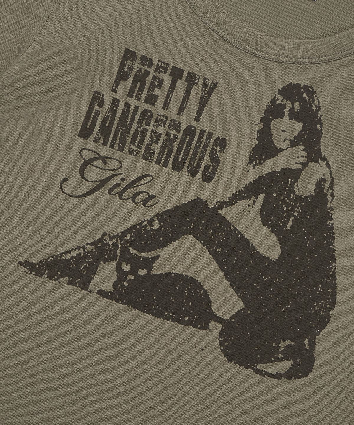 길라아카이브(GILAARCHIVE) DANGER GIRL CROP T-SHIRTS_KHAKI