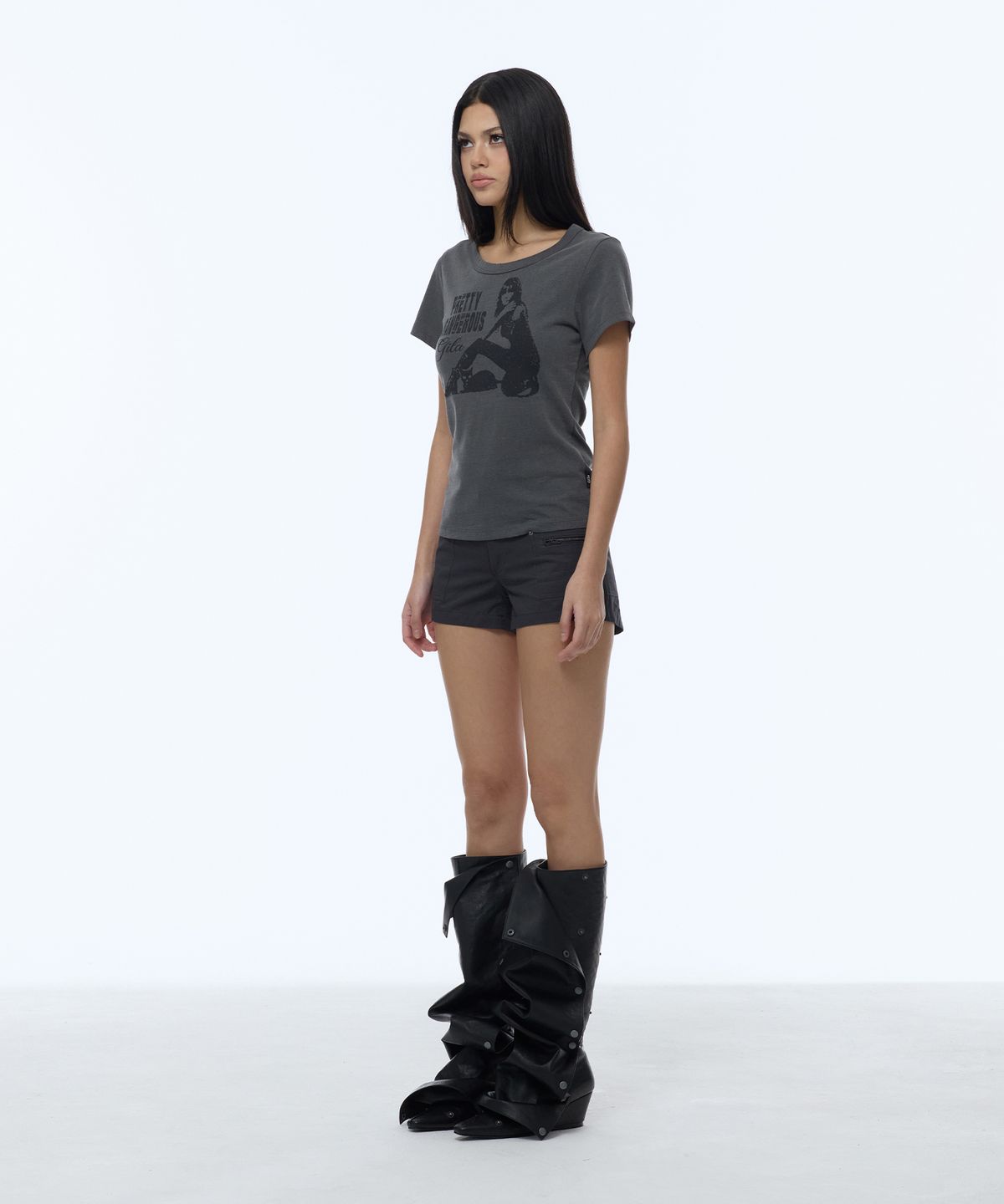 길라아카이브(GILAARCHIVE) DANGER GIRL CROP T-SHIRTS_CHARCOAL