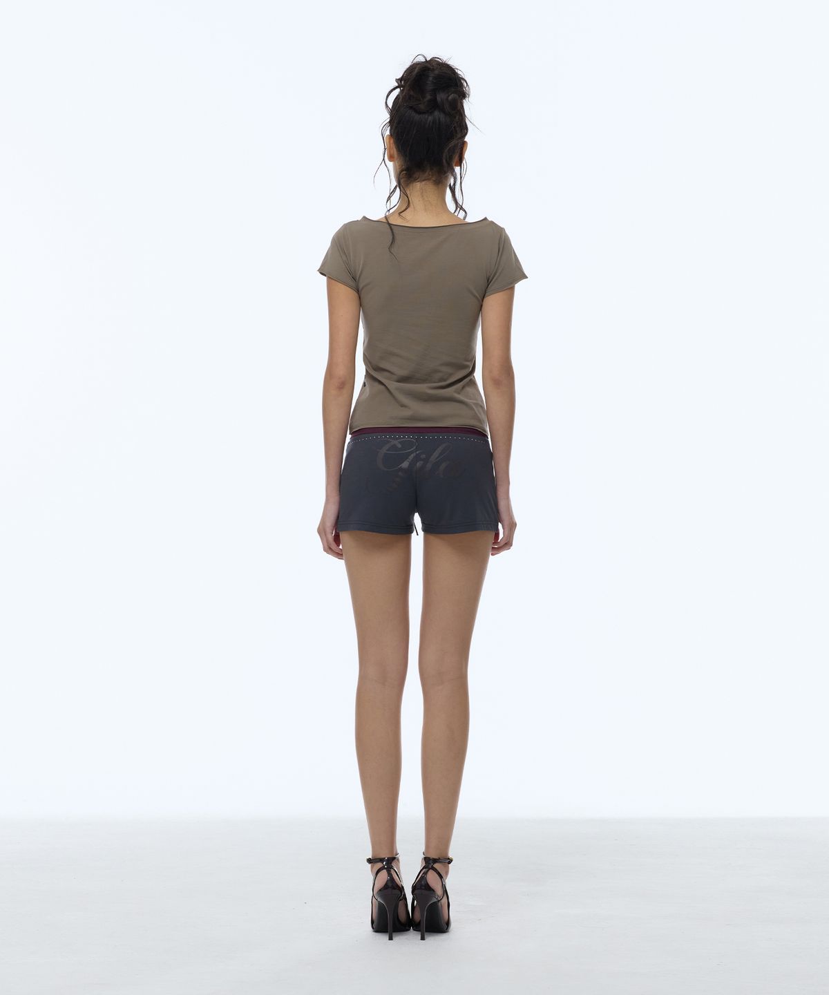 길라아카이브(GILAARCHIVE) SLOGAN BOAT NECK T-SHIRTS_BROWN