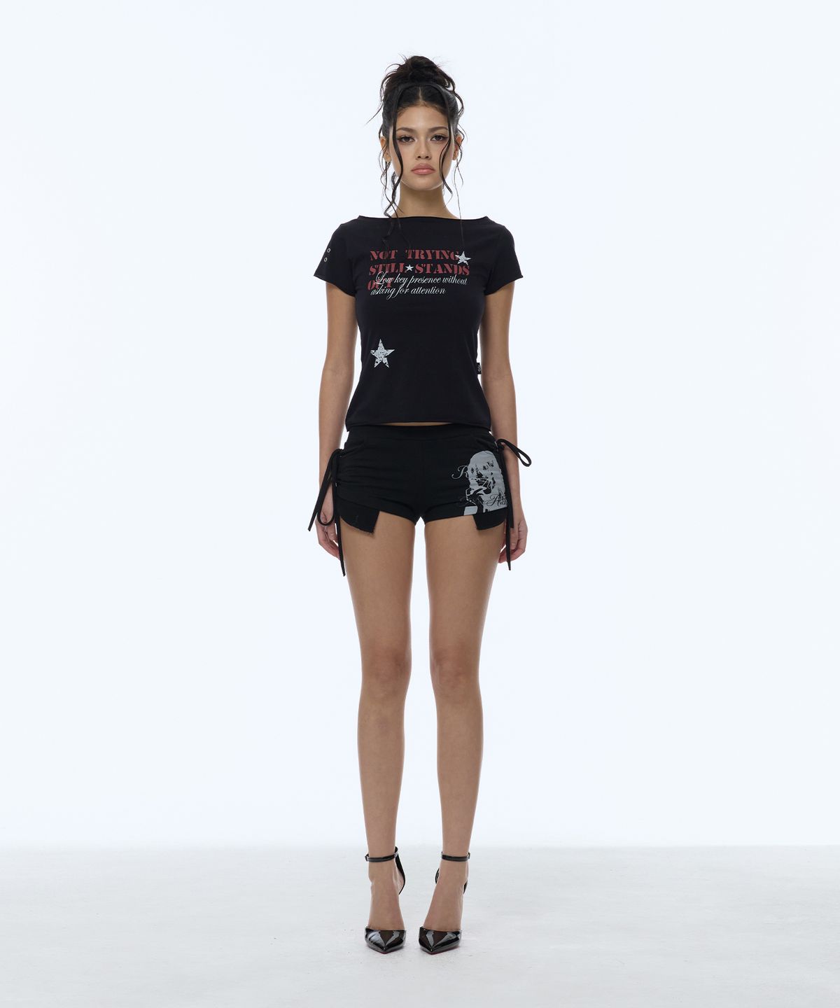 길라아카이브(GILAARCHIVE) SLOGAN BOAT NECK T-SHIRTS_BLACK