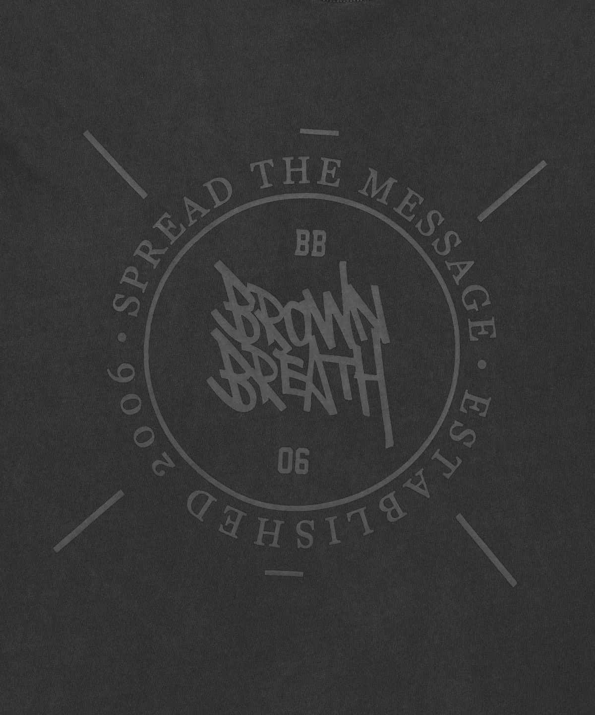브라운브레스(BROWNBREATH) STAMP TAG PIGMENT TEE - CHARCOAL