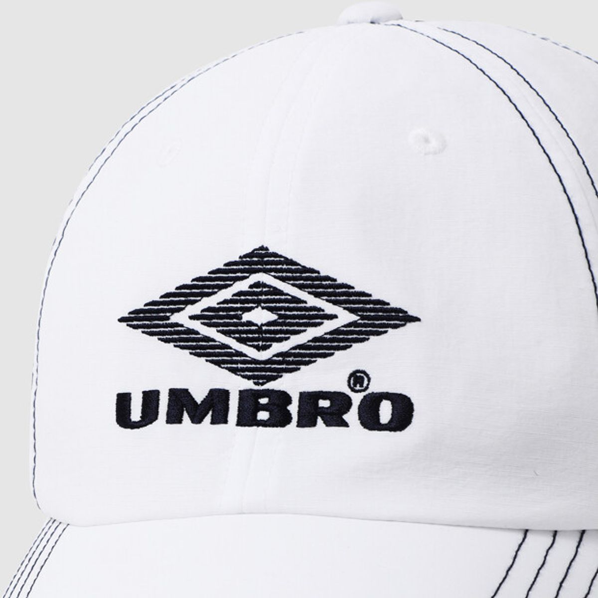 엄브로(UMBRO) 크리스피 타슬란 캡 화이트 UR221CCP51