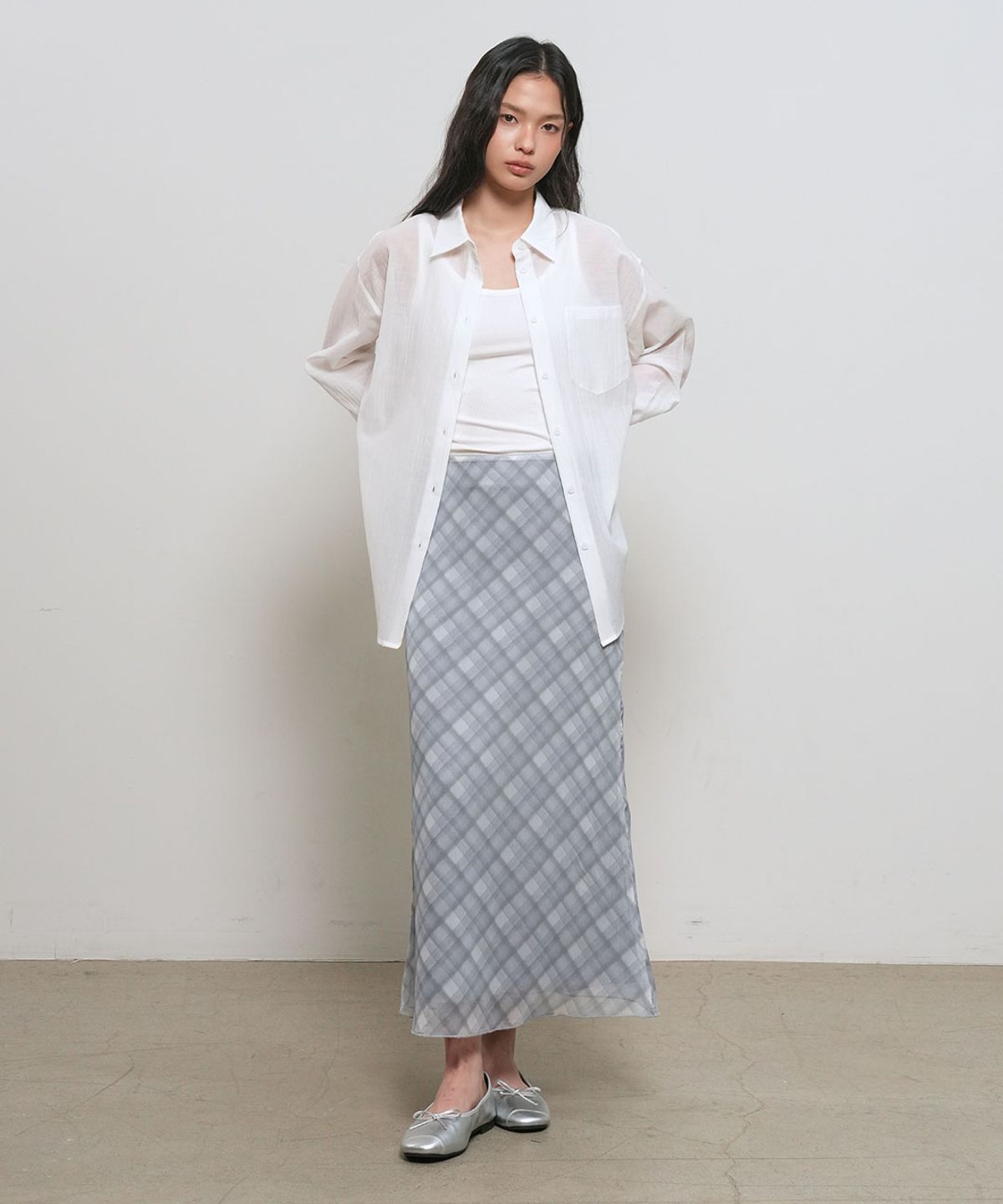 제너럴아이디어(GENERALIDEA) 체크 시어 롱 스커트 [FOG GREY] / GF2LSK510