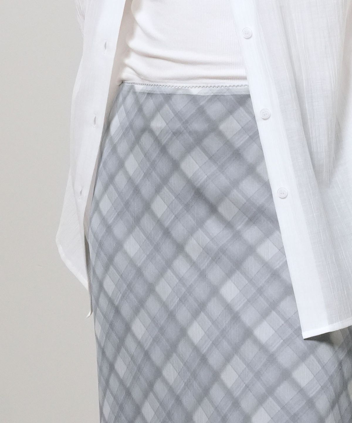 제너럴아이디어(GENERALIDEA) 체크 시어 롱 스커트 [FOG GREY] / GF2LSK510