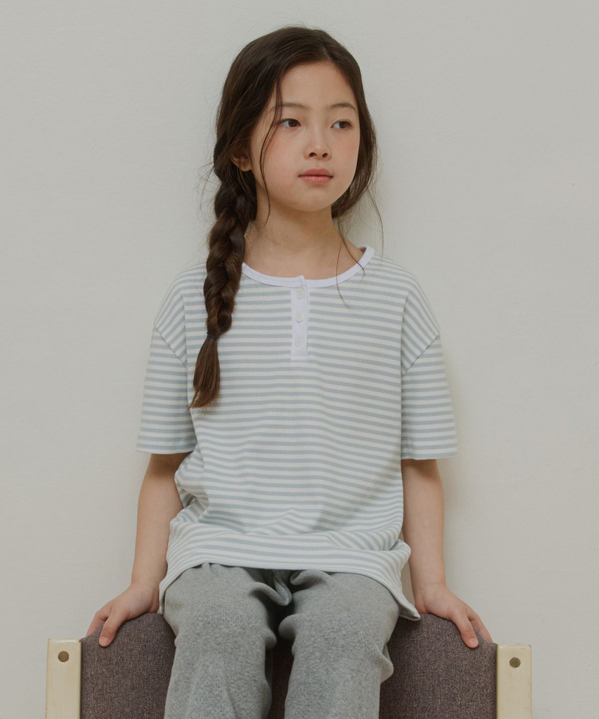 웬즈데이오아시스 키즈(WEDNESDAYOASIS KIDS) [Kids]로에 헨리넥 스트라이프 티셔츠_LIGHT BLUE(WB6TP38)