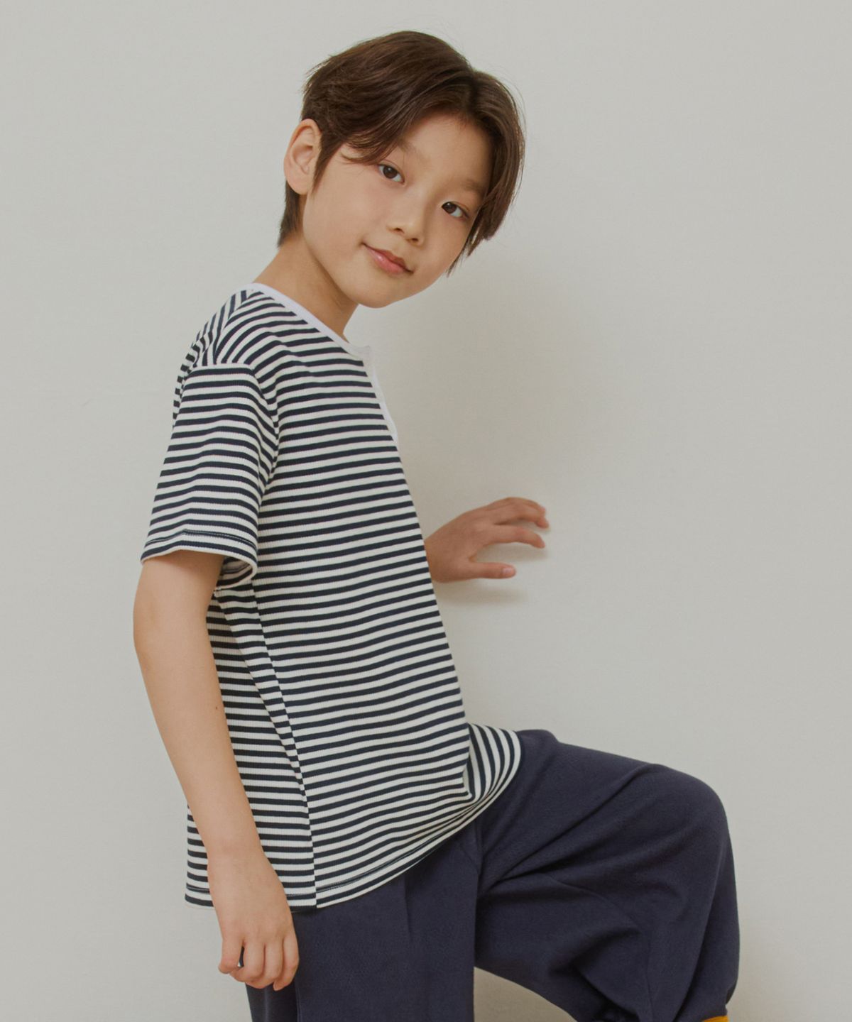 웬즈데이오아시스 키즈(WEDNESDAYOASIS KIDS) [Kids]로에 헨리넥 스트라이프 티셔츠_NAVY(WB6TP38)