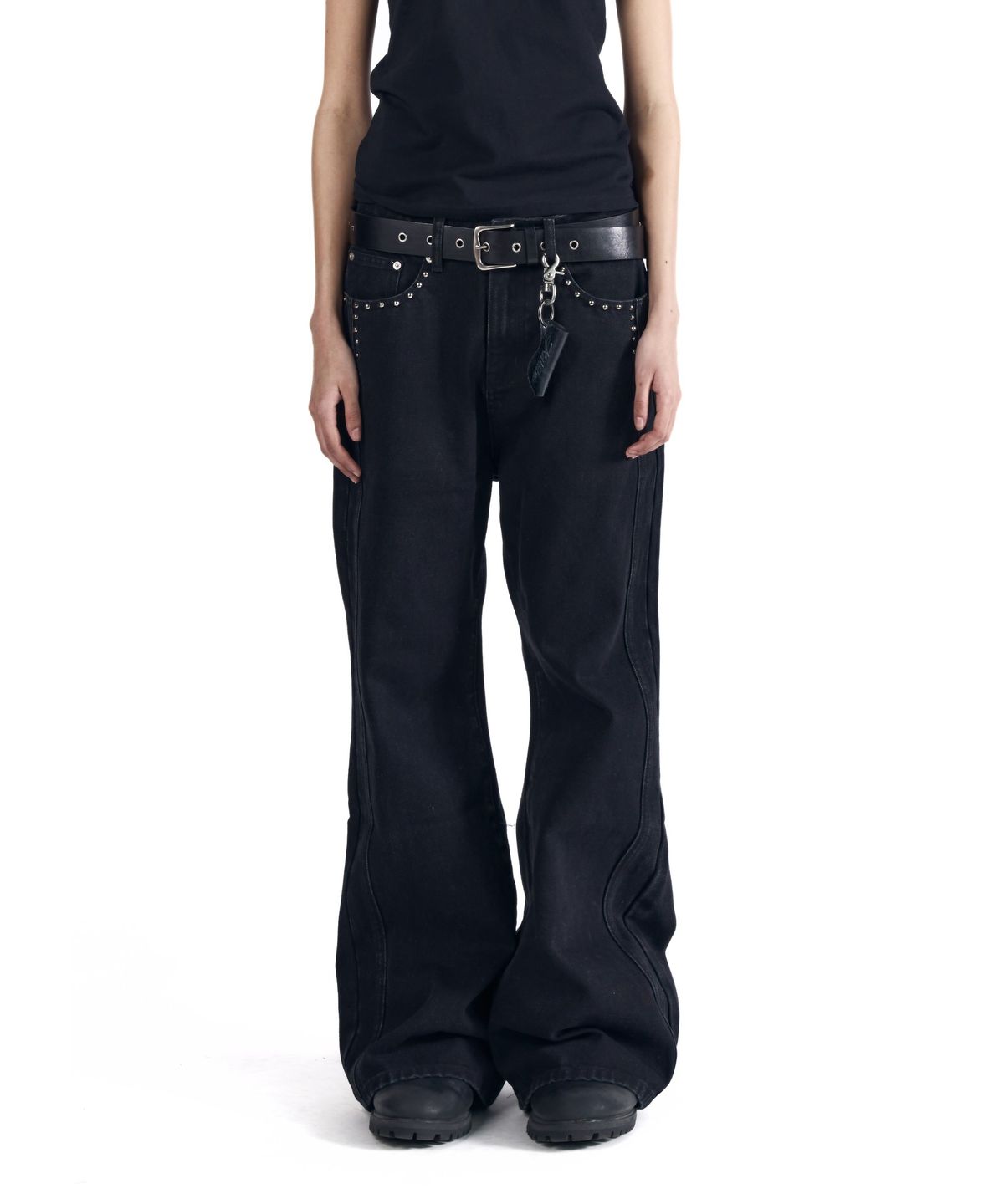 아캄(AAKAM) Back Studded Flare Denim Pants (Black)