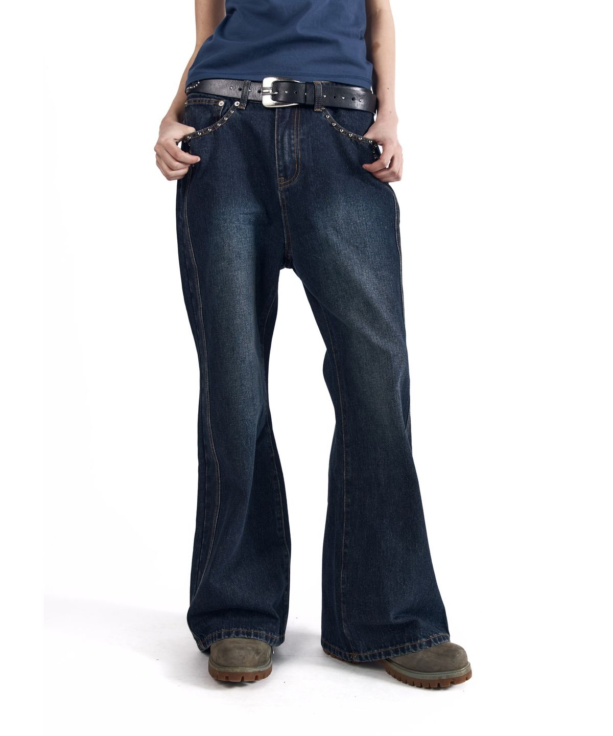 아캄(AAKAM) Back Studded Flare Denim Pants (Blue)