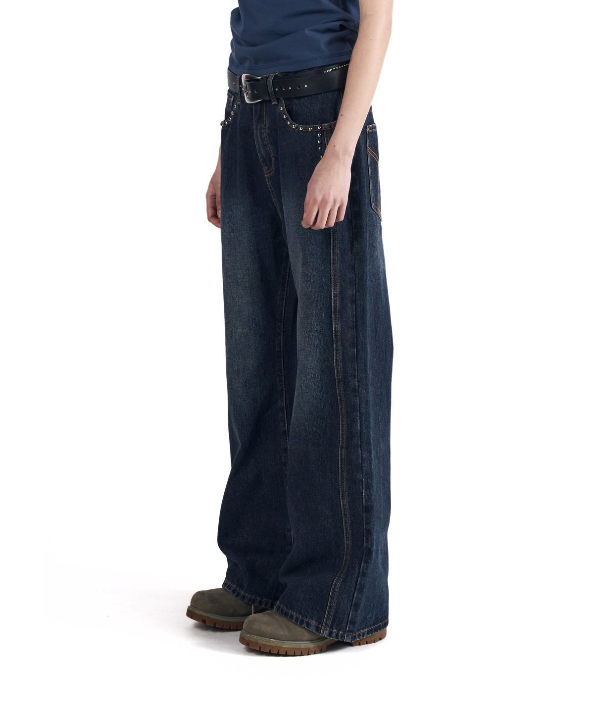아캄(AAKAM) Back Studded Flare Denim Pants (Blue)