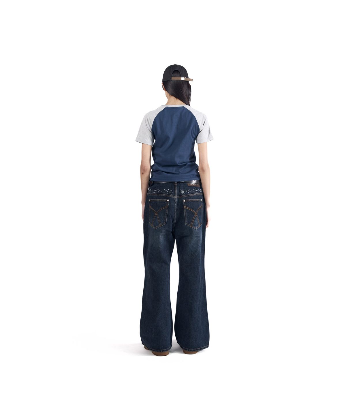 아캄(AAKAM) Back Studded Flare Denim Pants (Blue)