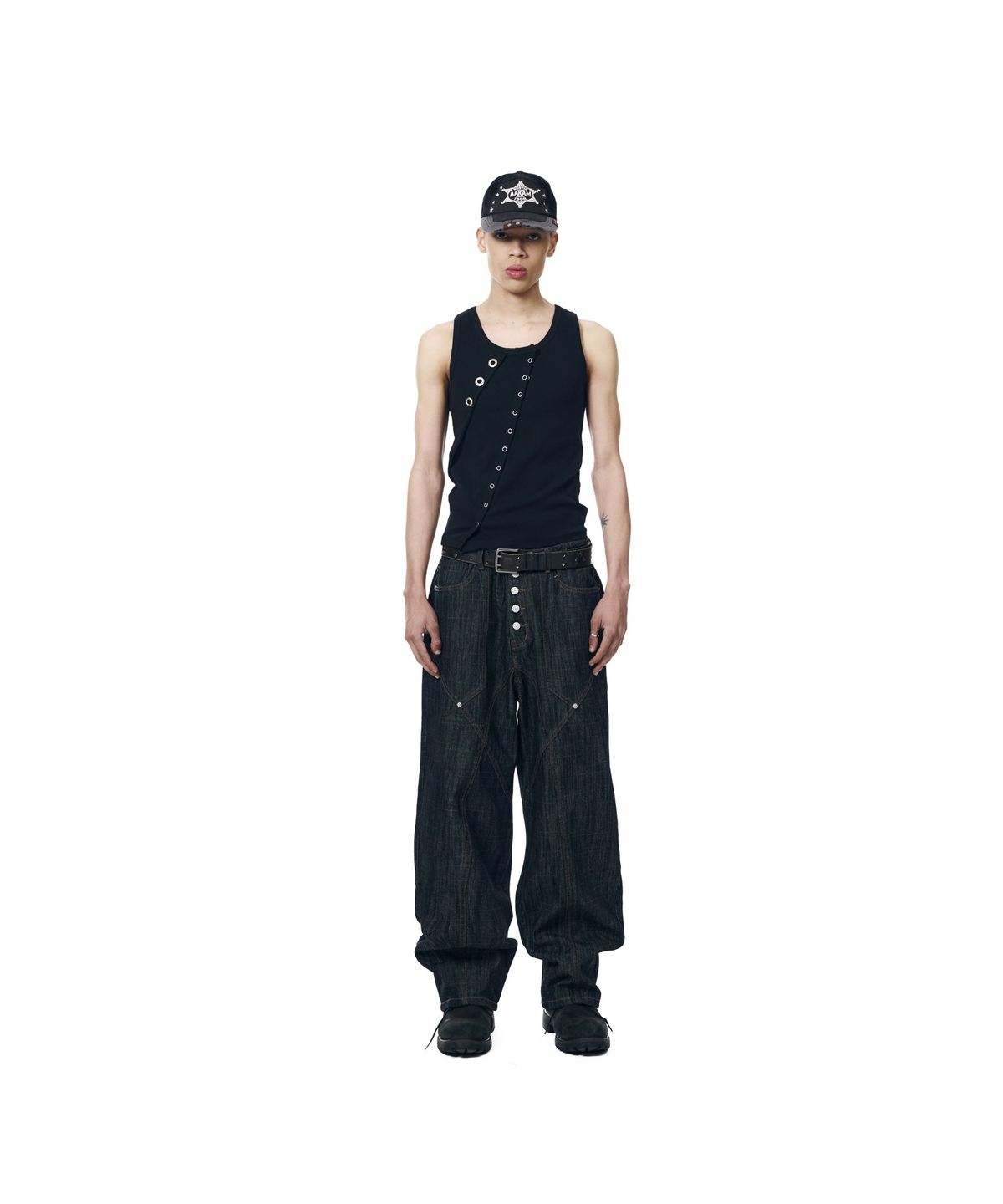 아캄(AAKAM) Oblique Incision Denim Pants (Black)