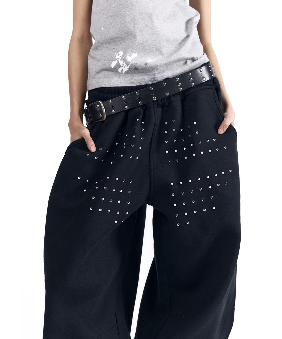 아캄(AAKAM) Go-Cross Studded Sweatpants (Black)