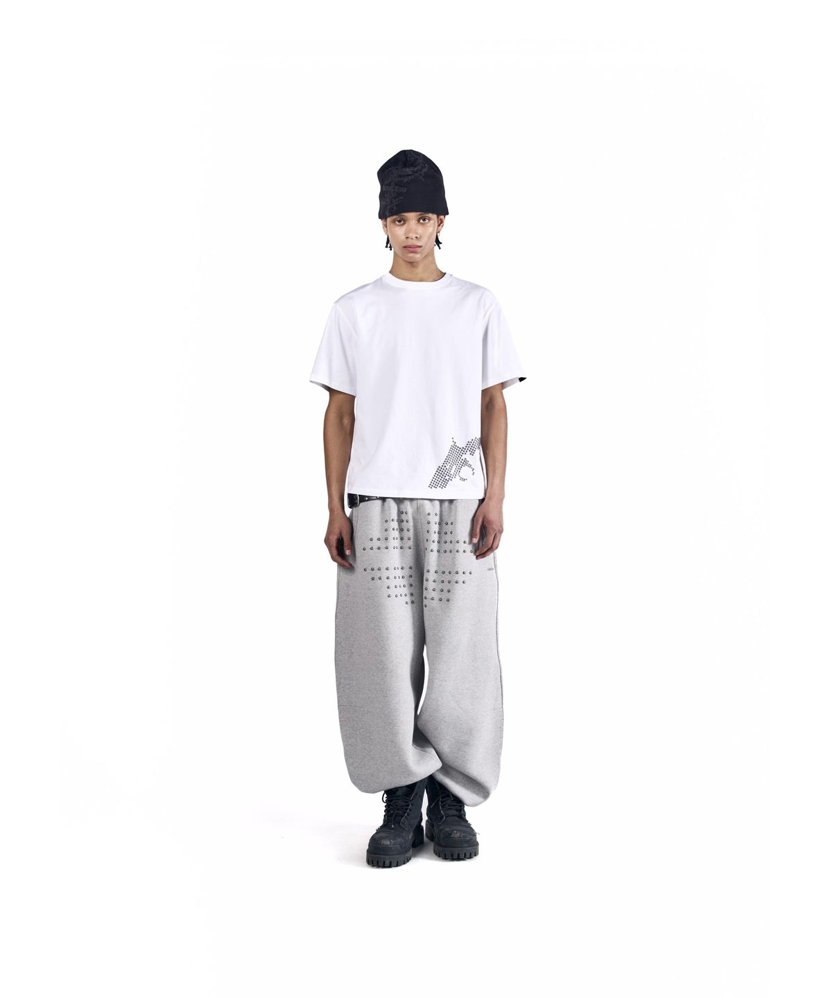 아캄(AAKAM) Go-Cross Studded Sweatpants (Gray)