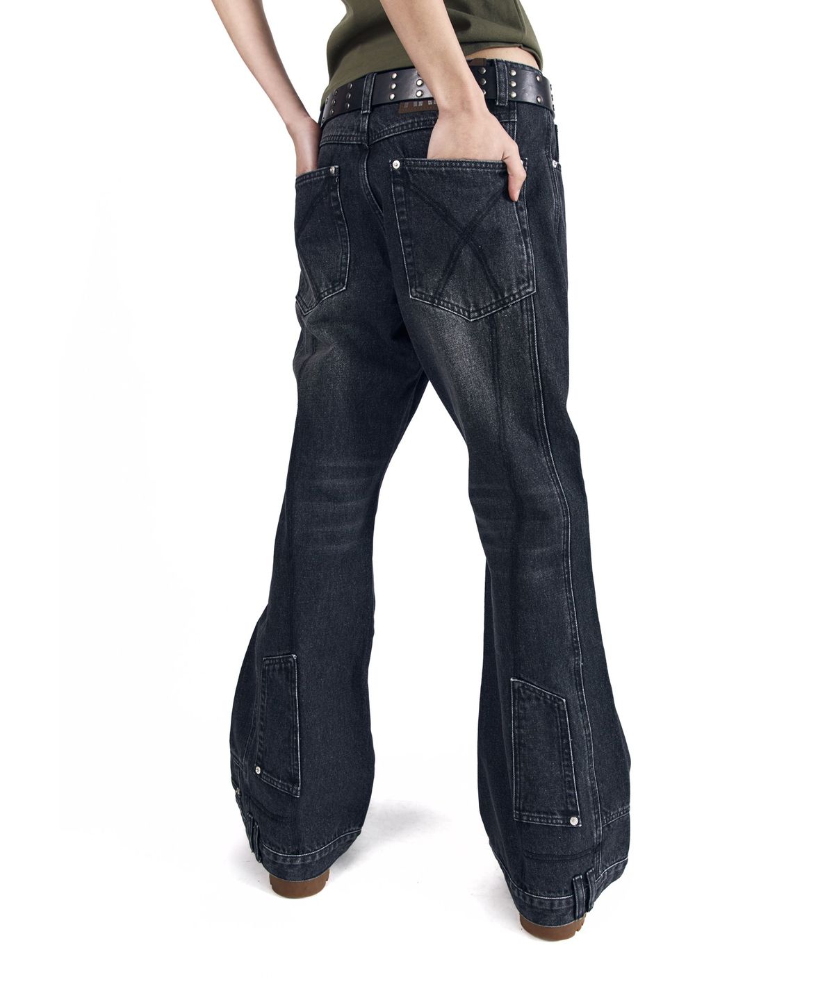 아캄(AAKAM) Upside-Down Flare Denim Pants (Black)