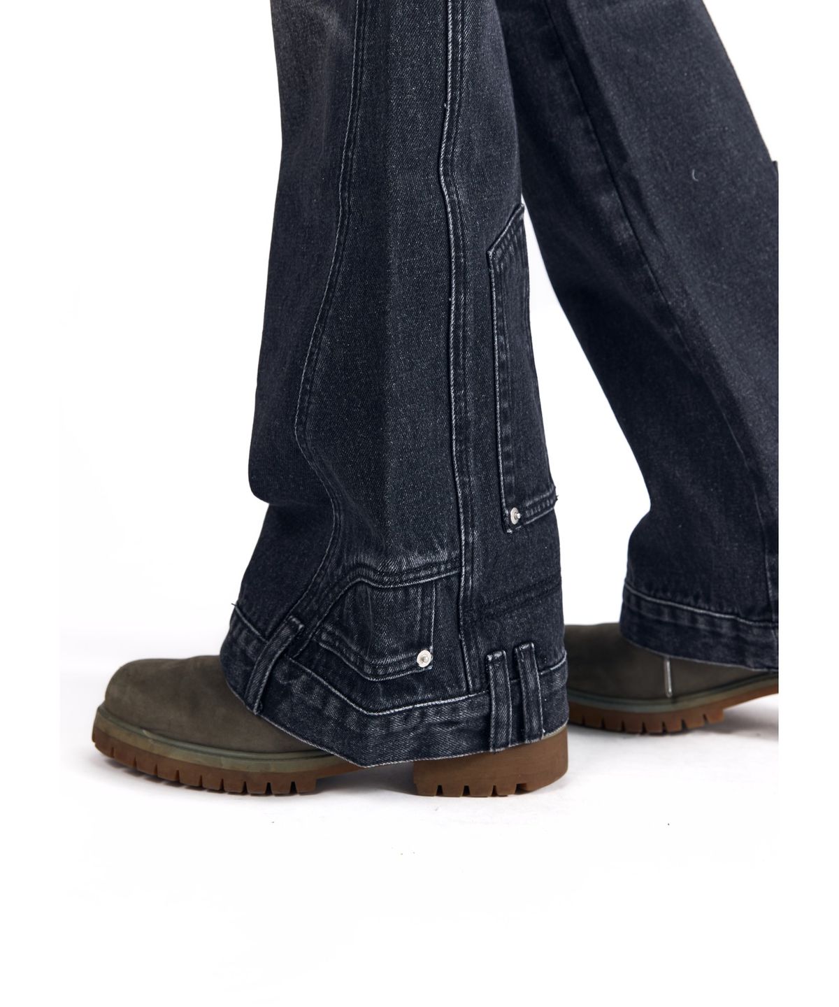 아캄(AAKAM) Upside-Down Flare Denim Pants (Black)