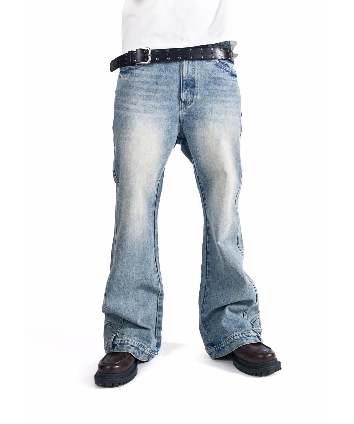아캄(AAKAM) Upside-Down Flare Denim Pants (Blue)