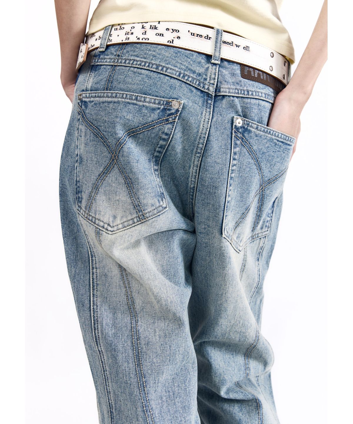 아캄(AAKAM) Typography Leather Belt (White)