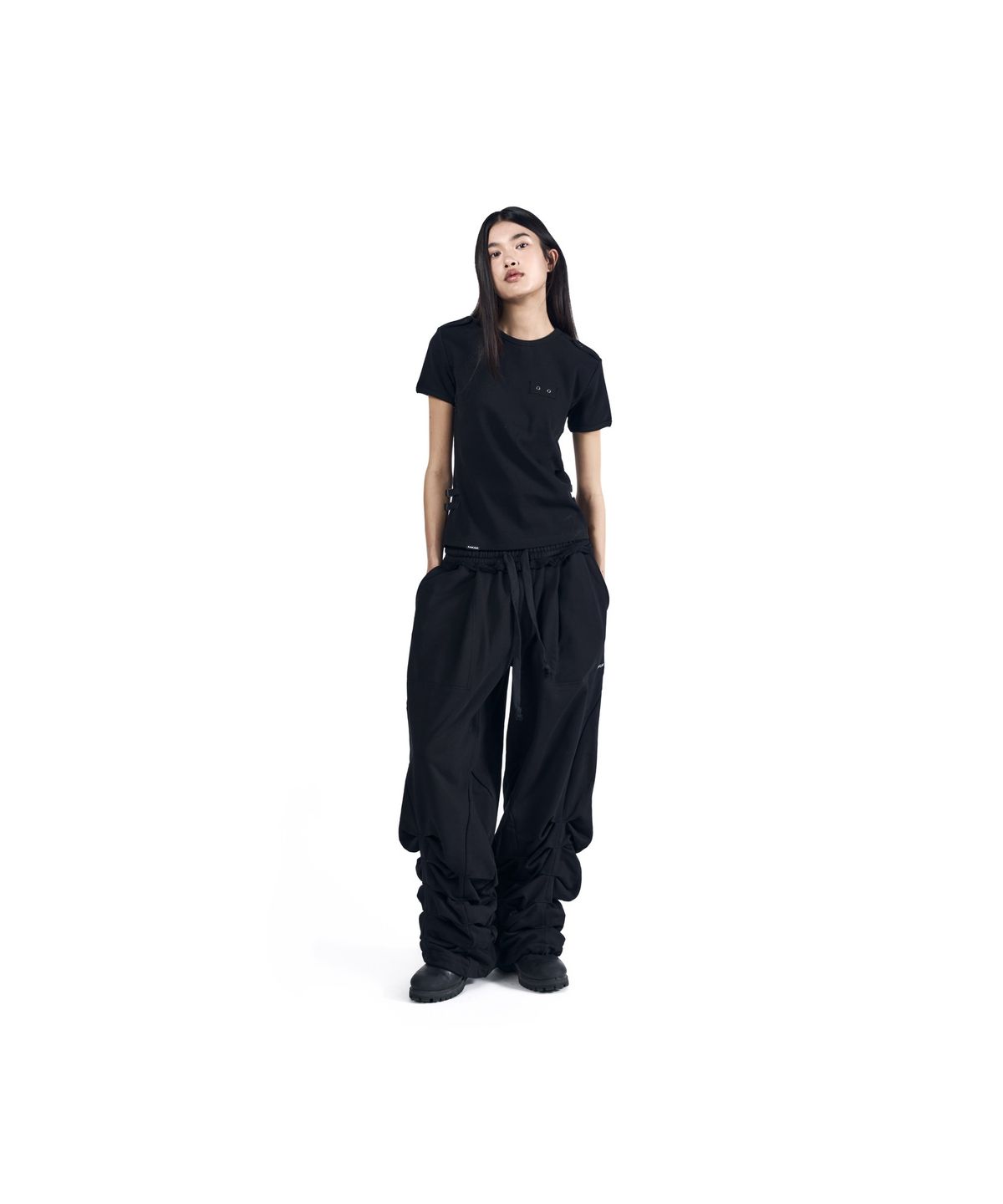 아캄(AAKAM) Sediment Pin-Tuck Sweatpants (Black)