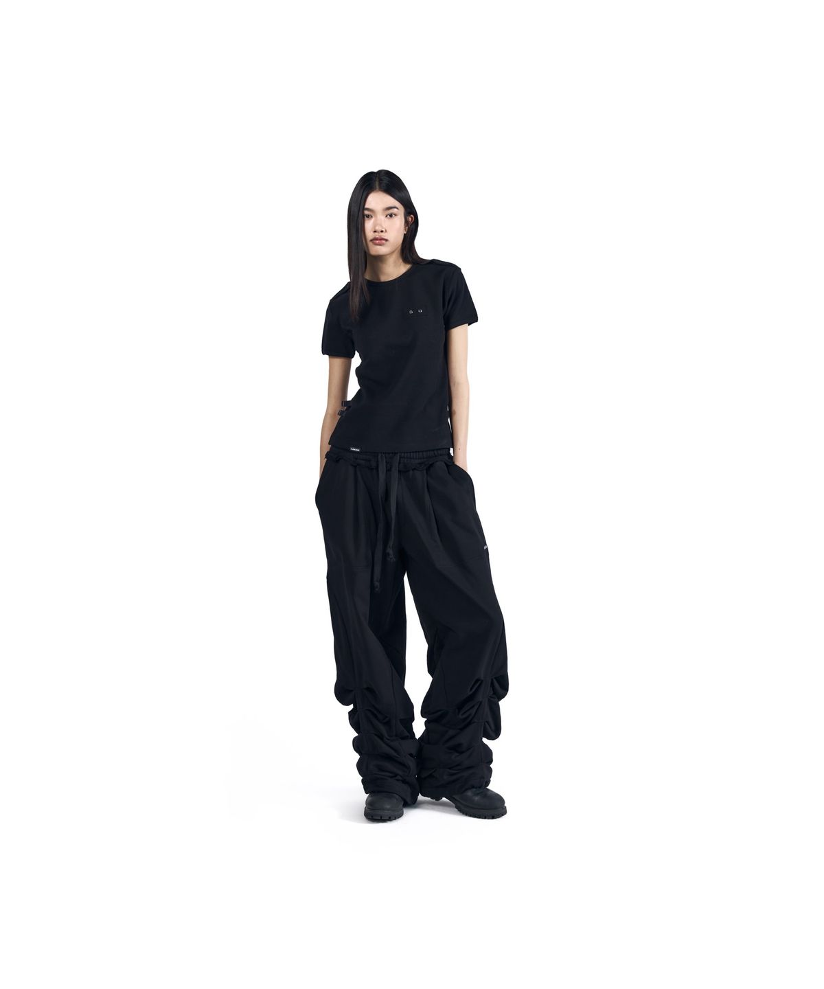 아캄(AAKAM) Sediment Pin-Tuck Sweatpants (Black)