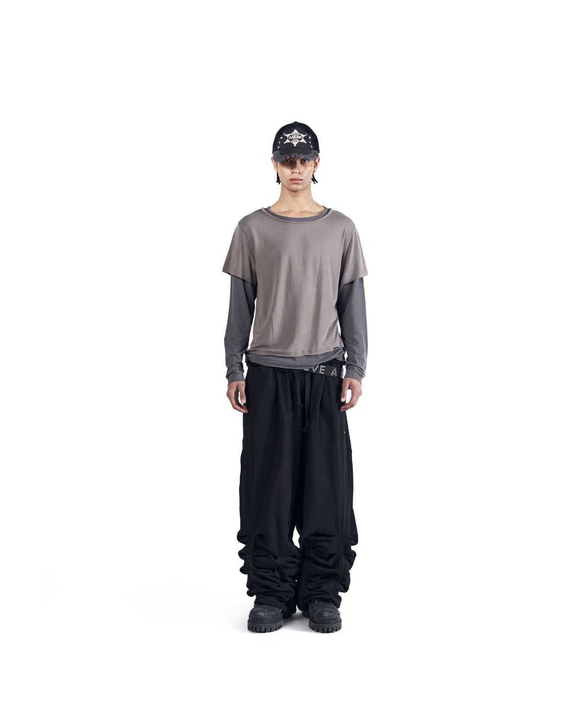 아캄(AAKAM) Sediment Pin-Tuck Sweatpants (Black)