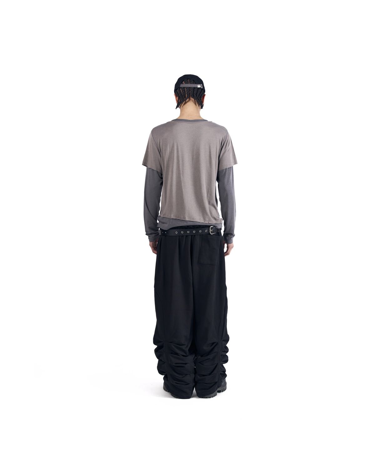 아캄(AAKAM) Sediment Pin-Tuck Sweatpants (Black)