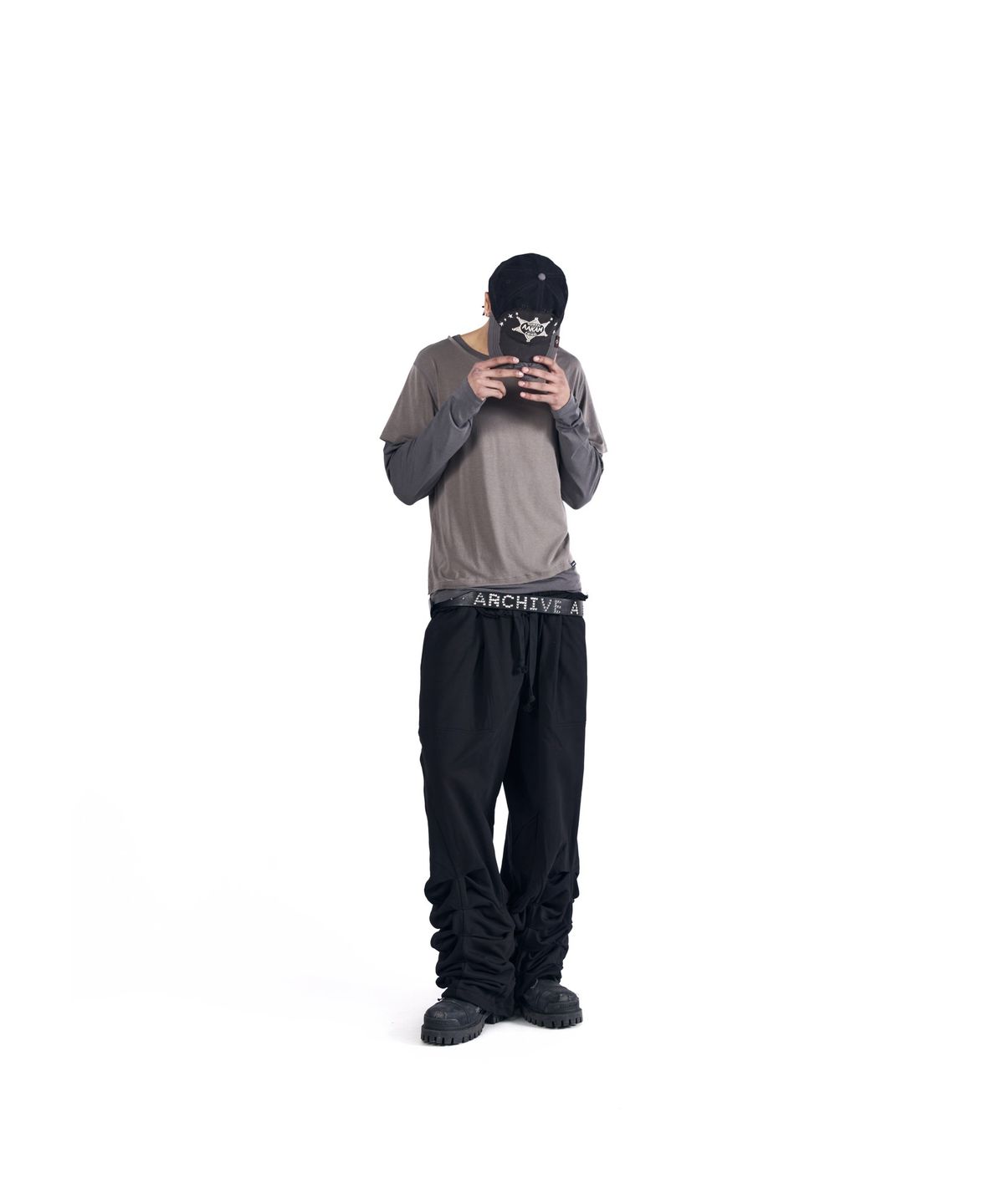 아캄(AAKAM) Sediment Pin-Tuck Sweatpants (Black)