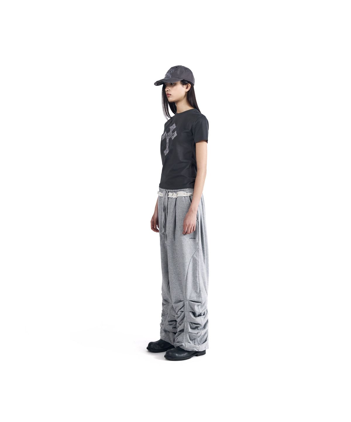 아캄(AAKAM) Sediment Pin-Tuck Sweatpants (Gray)