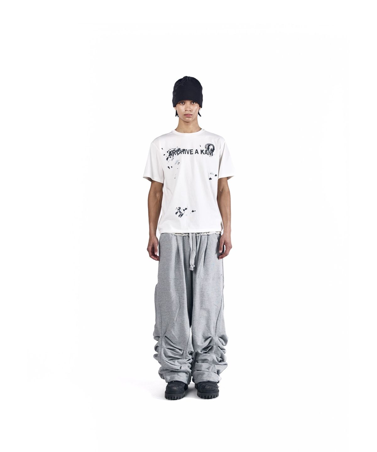 아캄(AAKAM) Sediment Pin-Tuck Sweatpants (Gray)