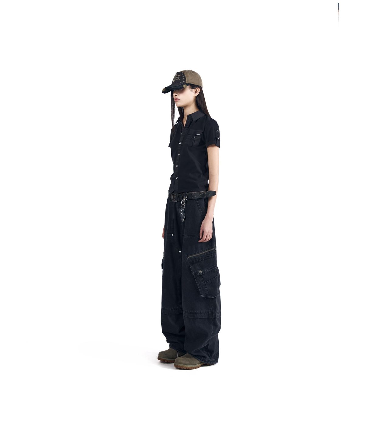 아캄(AAKAM) Knee Incision Zippered Cargo Pants (Black)