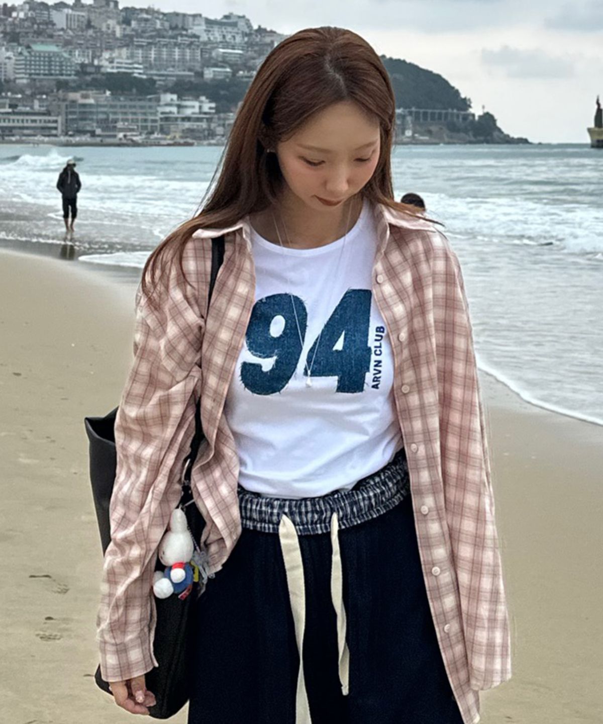 아르벤클럽(ARVEN CLUB) 워시드 데님 넘버 여성 슬림핏 반팔티셔츠