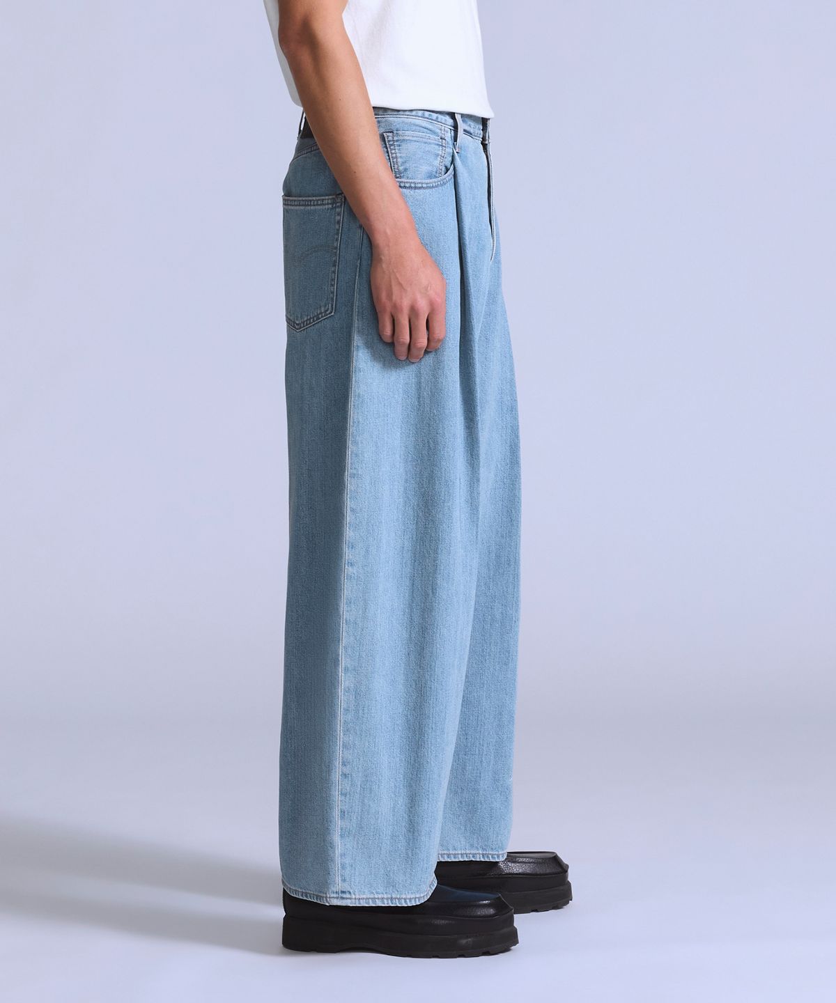리바이스(LEVI'S) BLUETAB™ 와이드레그 플리츠 크롭 진 A9136-0002