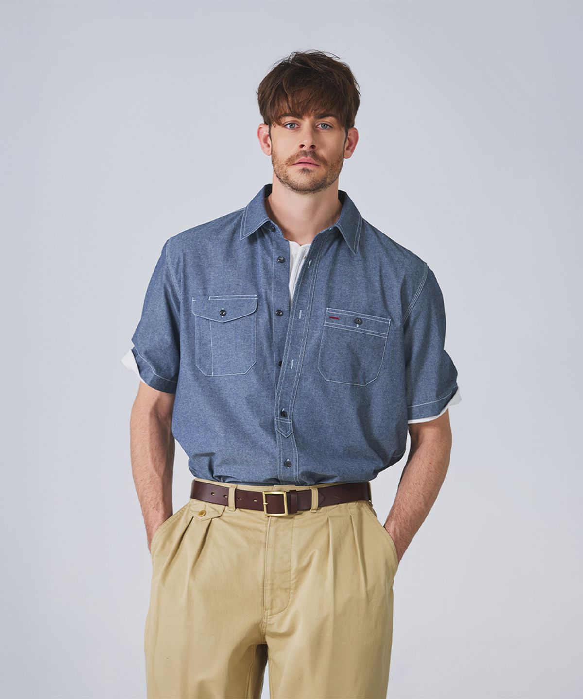 건지 울른스(Guernsey Woollens) 샴브레이 워크 반팔 셔츠 - 딥 블루