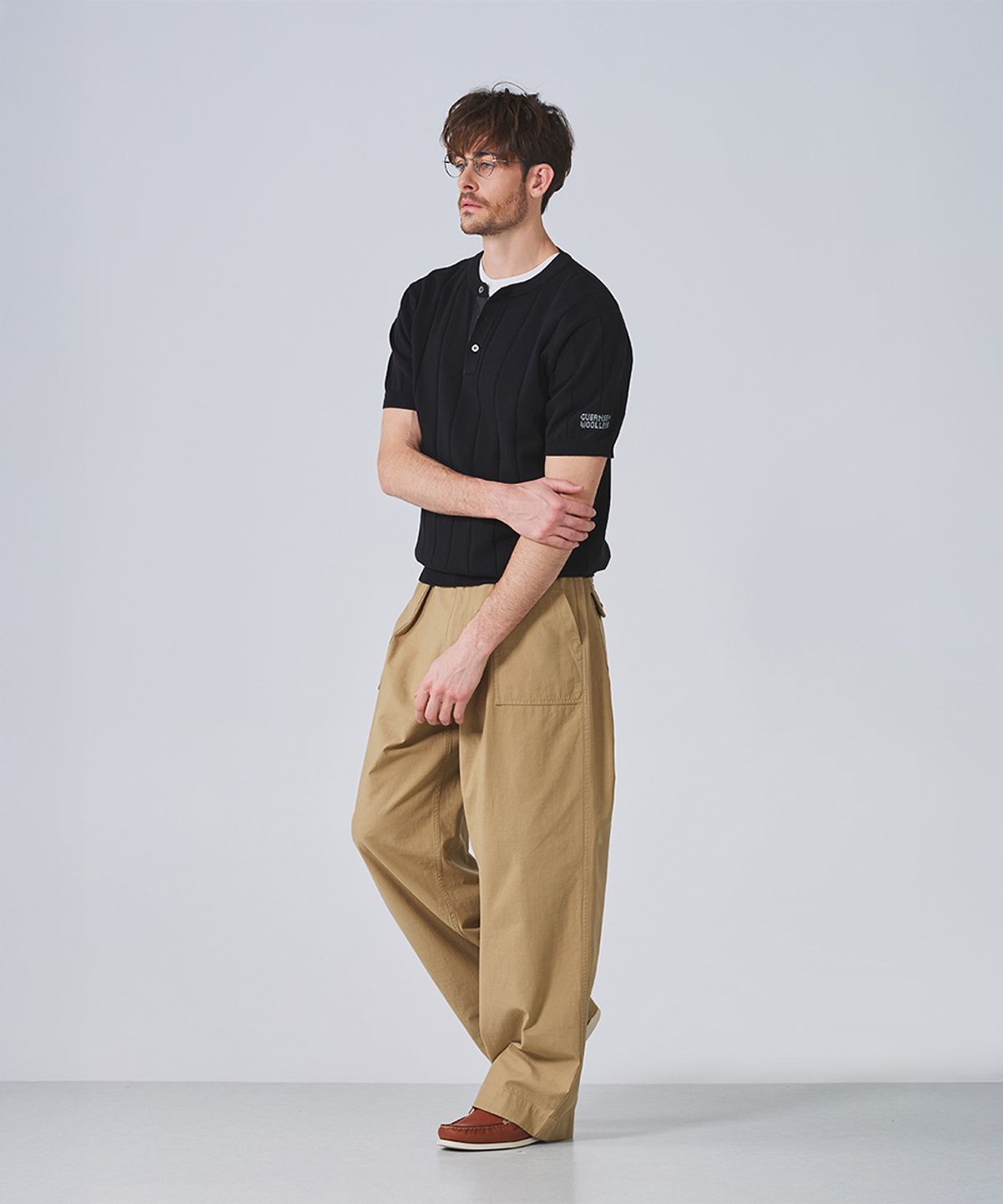 건지 울른스(Guernsey Woollens) 코튼 헨리넥 리브드 반팔 니트 컬렉션