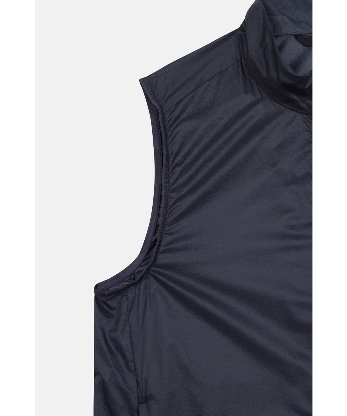 코오롱스포츠(KOLON SPORT) 남성 에그라이트 레귤러핏 스탠드넥 방풍 베스트 JWVAM26271GNA