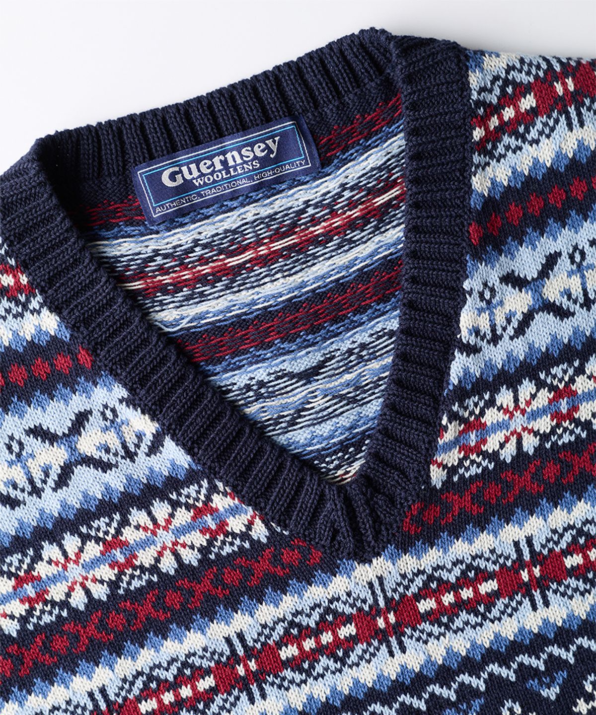 건지 울른스(Guernsey Woollens) 그랑 로크 페어아일 코튼 브이넥 베스트 - 네이비